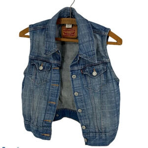 Levi’s denim jean vest distressed print small
